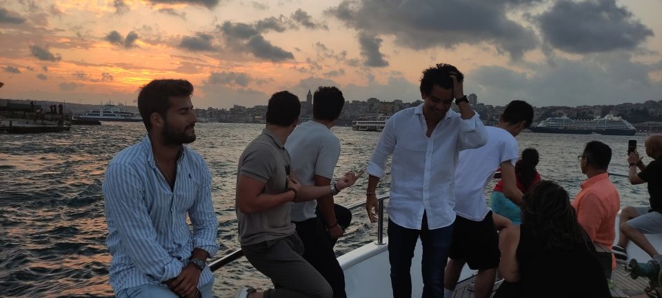 Istanbul: Bosphorus Sunset Cruise with Snacks and Wine - Key highlights worth timing your evening for