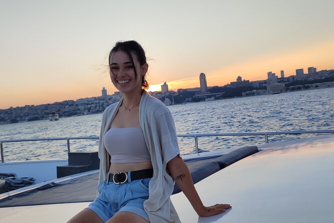 Istanbul Bosphorus Sunset Cruise with Wine on a Luxury Yacht - Dolmabahçe Palace and Ortaköy: two places that explain Istanbul fast