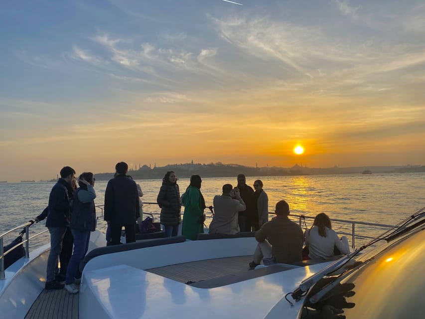 Istanbul: Bosphorus Sunset Yacht Cruise with Live Guide - Key things I’d bet your evening on