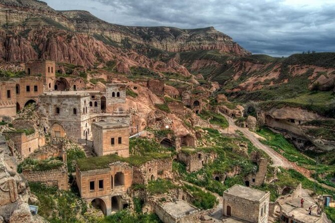 Istanbul Cappadocia 2 Days Tour Guided By A Local Expert - Workshops and taste stops: wine at Turasan Sarapçılık and onyx production