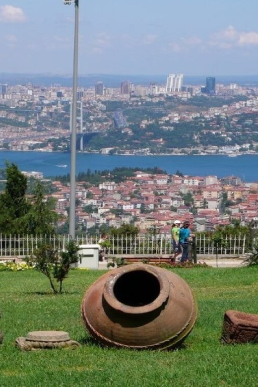 Istanbul: City Hightlights Bus Tour and Bosphorus Cruise - Guides, Languages, and On-Board Comfort