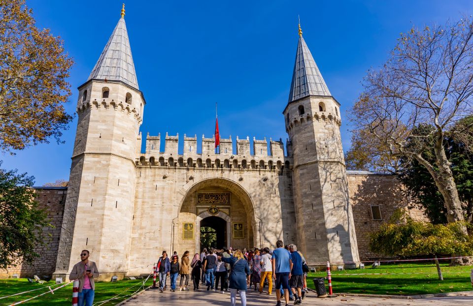 Istanbul City Walk: Blue Mosque, Old Town & Hippodrome - Hippodrome of Constantinople: seeing an arena without the arena