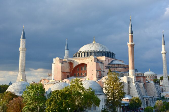 Istanbul Classics and Bosphorus Cruise Private Tour - Grand Bazaar and Misir Çarşısı: shopping streets with real sensory payoff