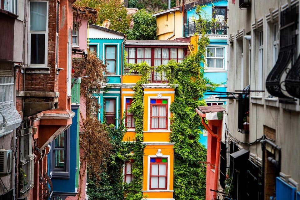 Istanbul: Colorful Fener & Balat Walking Tour w/Expert Guide - Starting at Balat Merkez Şekercisi: where your walk really begins