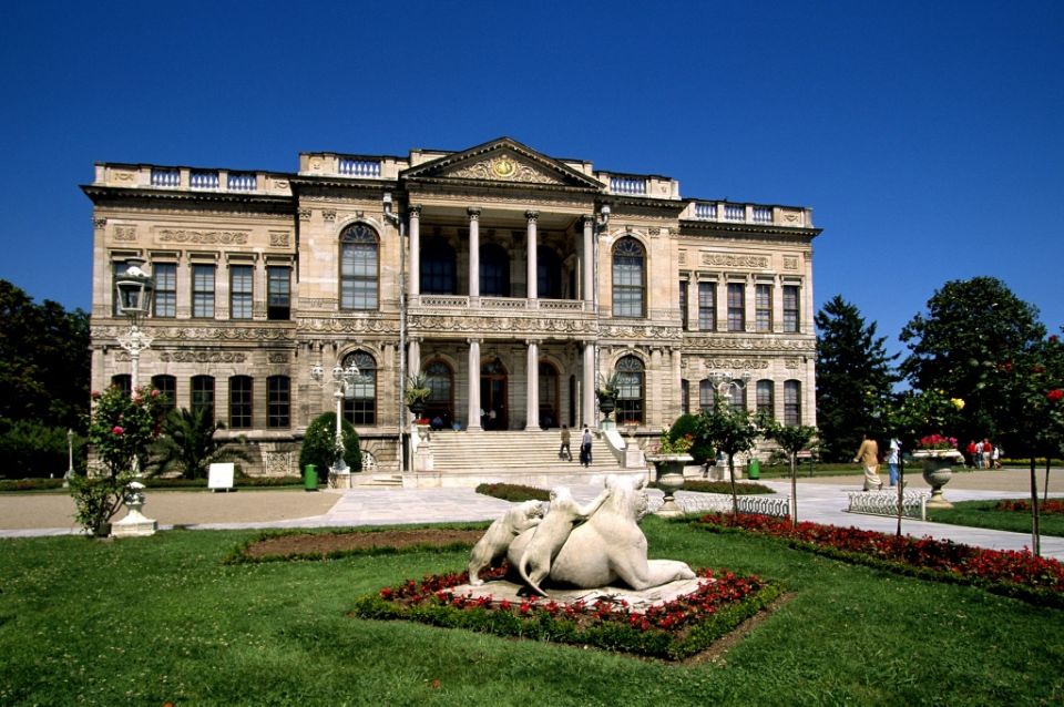 Istanbul: Dolmabahçe Palace and Uskudar Guided Tour - First Stop: Getting Oriented in Istanbul’s Europe-to-Asia Route