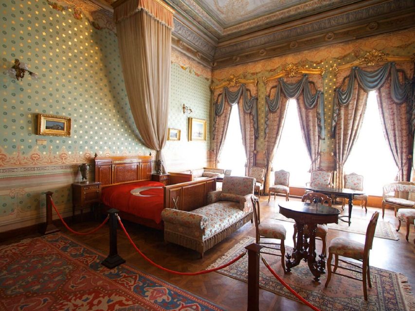 Istanbul: Dolmabahçe Palace and Uskudar Guided Tour - The Oldest Coffee Shop Stop: A Small Break With Real Atmosphere