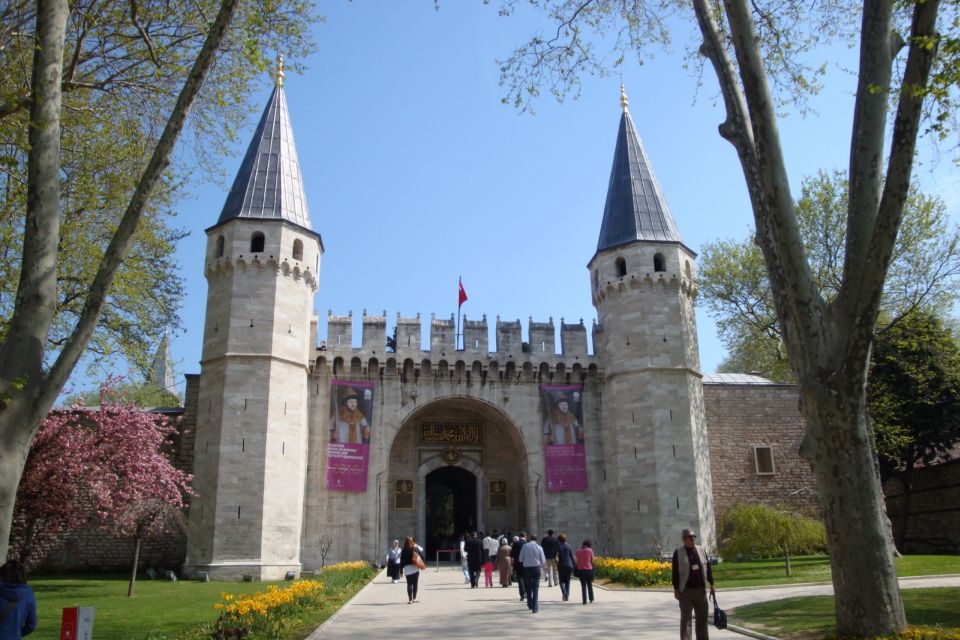 Istanbul: Full-Day Guided Tour of the Old City - Topkapi Palace: crystal, porcelain, robes, and power made touchable