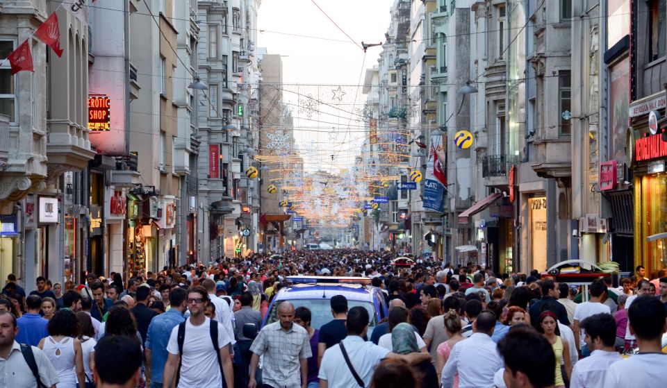 Istanbul: Galata District Walking Tour - Guide quality matters: multi-language, photo help, and a relaxed pace