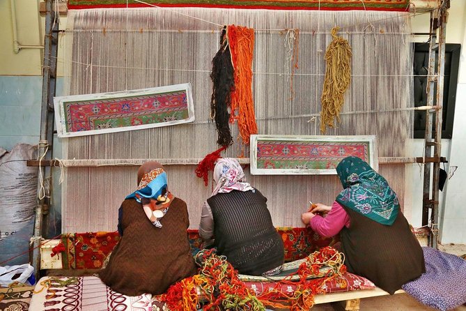 Istanbul Grand Bazaar and Egyptian Bazaar Shopping Tour - Haggling skills: how the guide helps you avoid awkward pricing