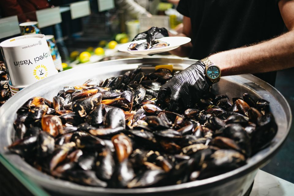 Istanbul: Guided Food and Culture Tour - What you eat across 8 stops: 15 different tastings without feeling frantic