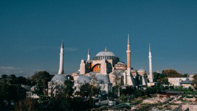 Istanbul: Hagia Sophia, Blue Mosque, Cistern & Bazaar Tour - Blue Mosque inside: tiles, minarets, and the small details that matter