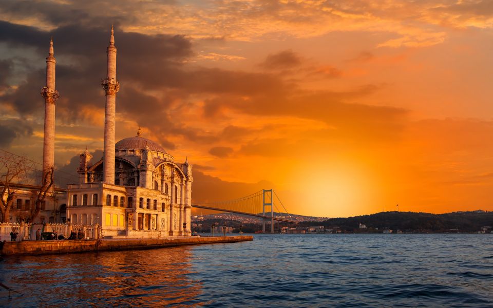 Istanbul: Half-Day Cruise and Cable Car to Pierre Loti Hill - Rumeli Fortress and Yıldız Palace area: the “backdrop” stops that matter