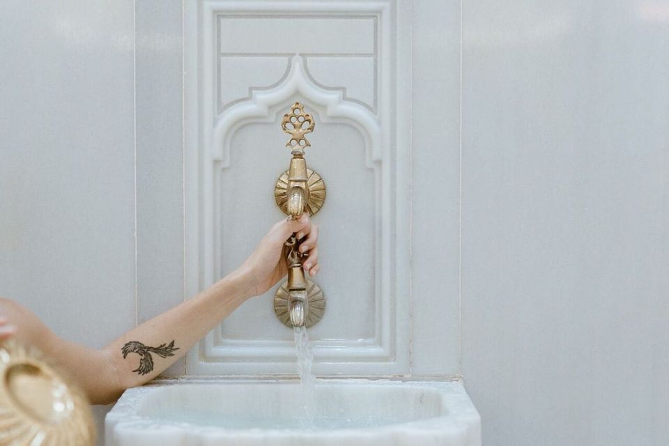 Istanbul: Hurrem Sultan Hamam Experience - Fruit plate, Ottoman sherbet, and the farewell gift moment