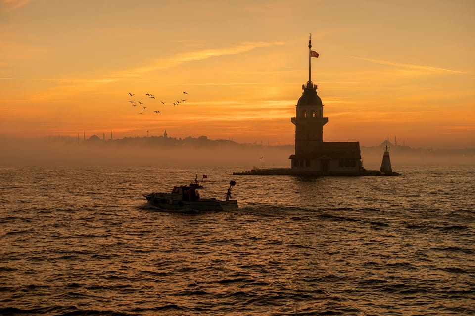 Istanbul: Maiden's Tower Entry Ticket with Audio Guide - The Galata Tower thread inside the audio track
