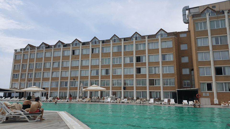 Istanbul: Marıne Princess Beach Swimming Tour - Marin Princess Beach Hotel: why this resort setup is the point