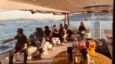 Istanbul: Morning or Sunset Cruise with Guide and Snacks - Morning or sunset: how the 2 hours are paced