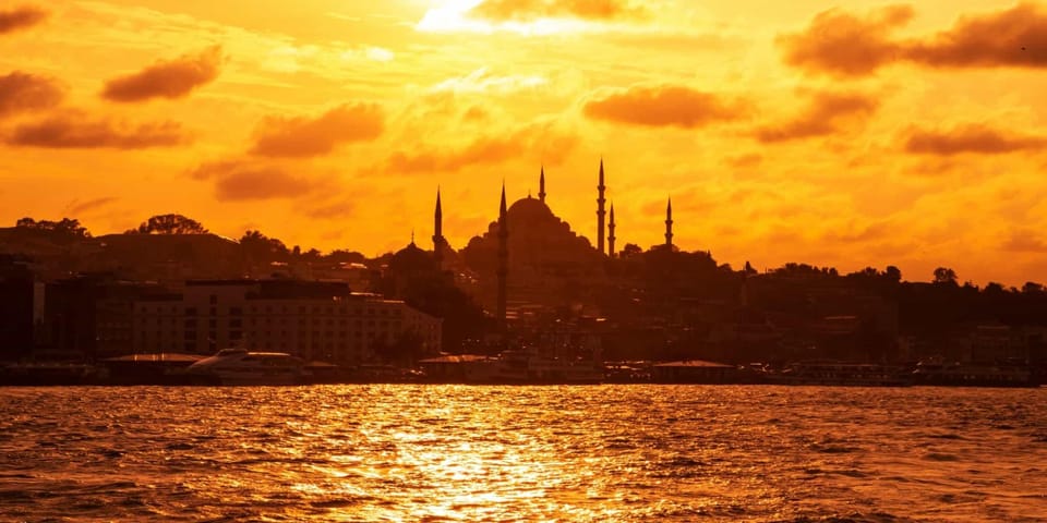 Istanbul: Morning or Sunset Cruise with Guide and Snacks - Topkapi Palace coast stop: a final sweep toward the old center