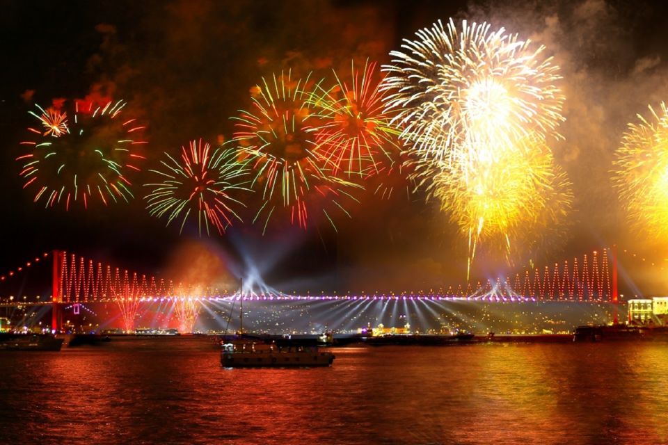 Istanbul: New Year's Eve Cruise Between Two Continents - Why This New Year Cruise Works So Well