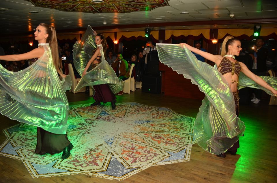Istanbul: New Year's Eve Cruise Between Two Continents - Dinner Plan: 3 Courses of Turkish Comfort (Plus Drink Rules)