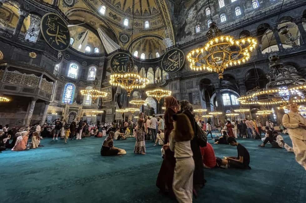 Istanbul: Old City And Bosphorus Bus Tour with Lunch - Lunch With a Panoramic City View: The Reset Point