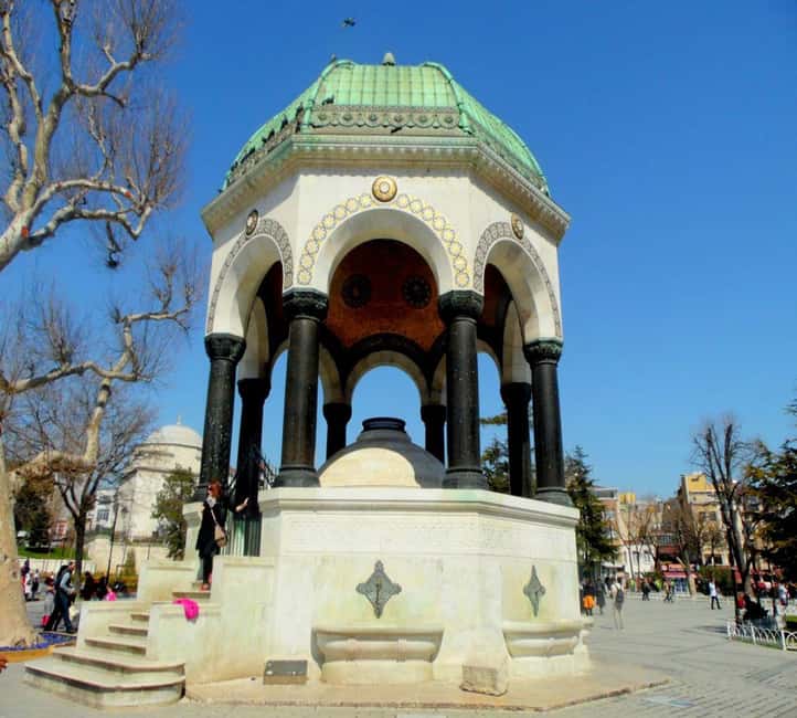 Istanbul Old City Full Day Tour - Grand Bazaar: end the day in a covered market maze