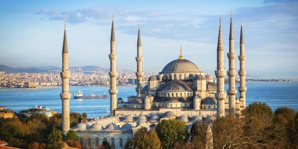 Istanbul Old City to Grand Bazaar Tour - Grand Bazaar finish: shopping energy and the Sunday swap