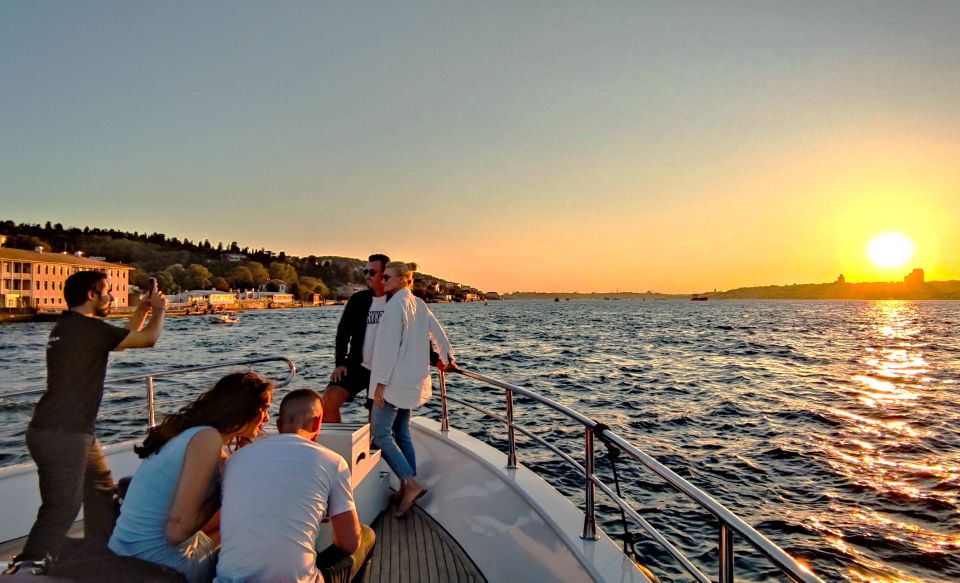 Istanbul: Old City Tour and Luxury Sunset Bosphorus Cruise - Hagia Sophia and the mosaics: what to watch for (and when crowds matter)