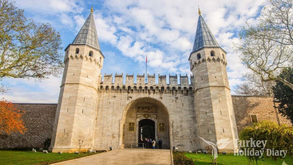 Istanbul: Old City Tour and Luxury Sunset Bosphorus Cruise - Grand Bazaar vs. alternatives: how to use the market time well