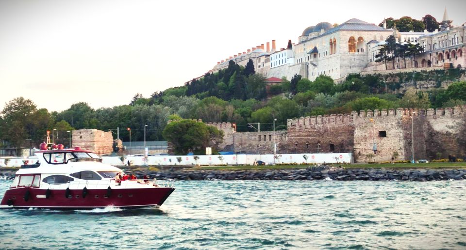Istanbul: Old City Tour and Luxury Sunset Bosphorus Cruise - Kabataş departure and the 2.5-hour sunset Bosphorus yacht cruise