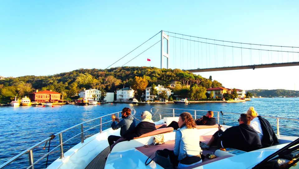 Istanbul: Old City Tour and Luxury Sunset Bosphorus Cruise - Sultanahmet Square to the Hippodrome: Blue Mosque and the ancient “stadium” bones