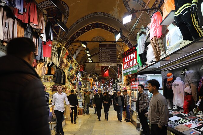 Istanbul: Old City Tour Full Day with Lunch - Hagia Sophia Grand Mosque: Expect a Living Landmark, Not a Static Museum