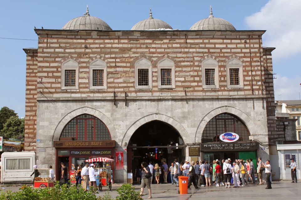 Istanbul: Old Town Highlights Tour & Bosphorus Cruise - Ottoman waterfront stops: Dolmabahce, Çırağan, Ortaköy, and Beylerbeyi
