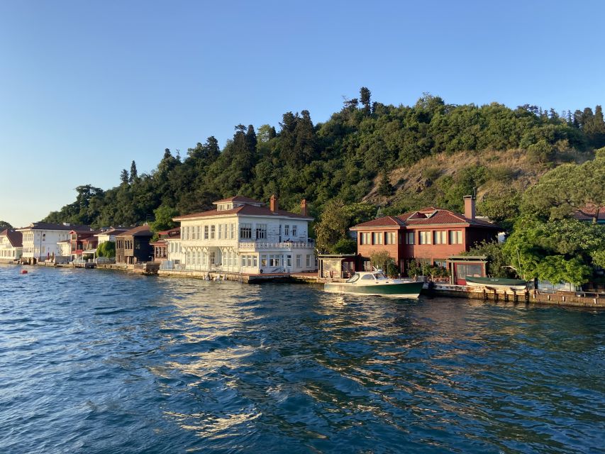 Istanbul: Old Town Highlights Tour & Bosphorus Cruise - Grand Bazaar: where free time is the real ingredient