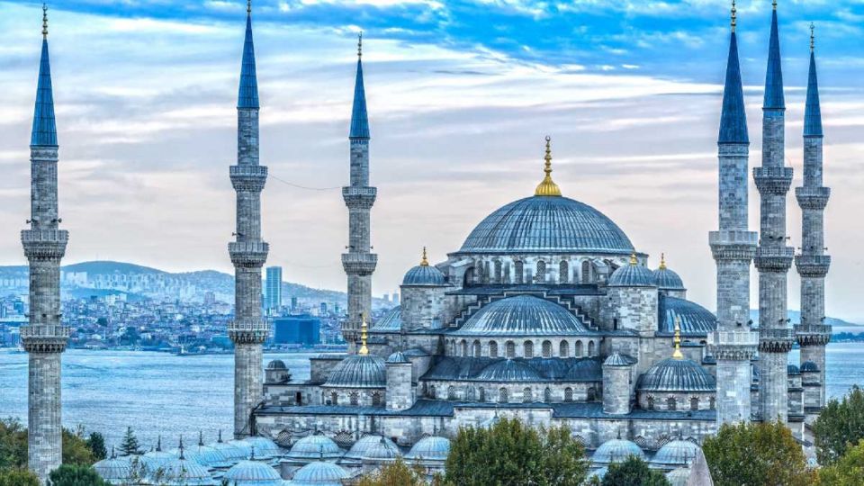 Istanbul: Old Town Tour and Bosphorus Lunch Cruise - Hippodrome Stop: Obelisk of Theodosius and the German Fountain