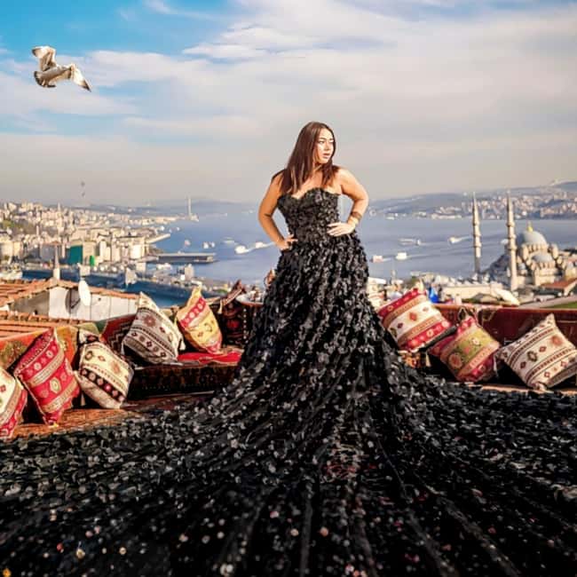 Istanbul: Photoshoot with Professional Photographer - Balat: Color Backgrounds and Street Character