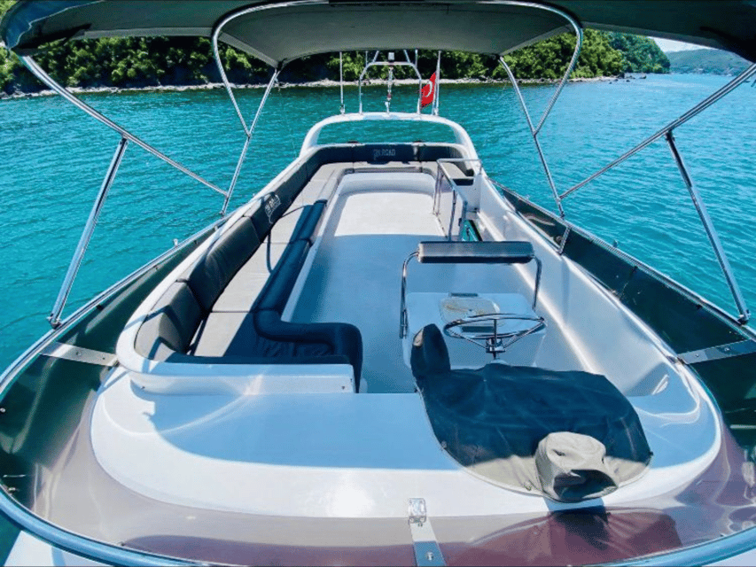 Istanbul: Private Bosphorus Tour On Luxury Yacht - Onboard Comfort: Snacks, Coffee/Tea, and Yacht Rules