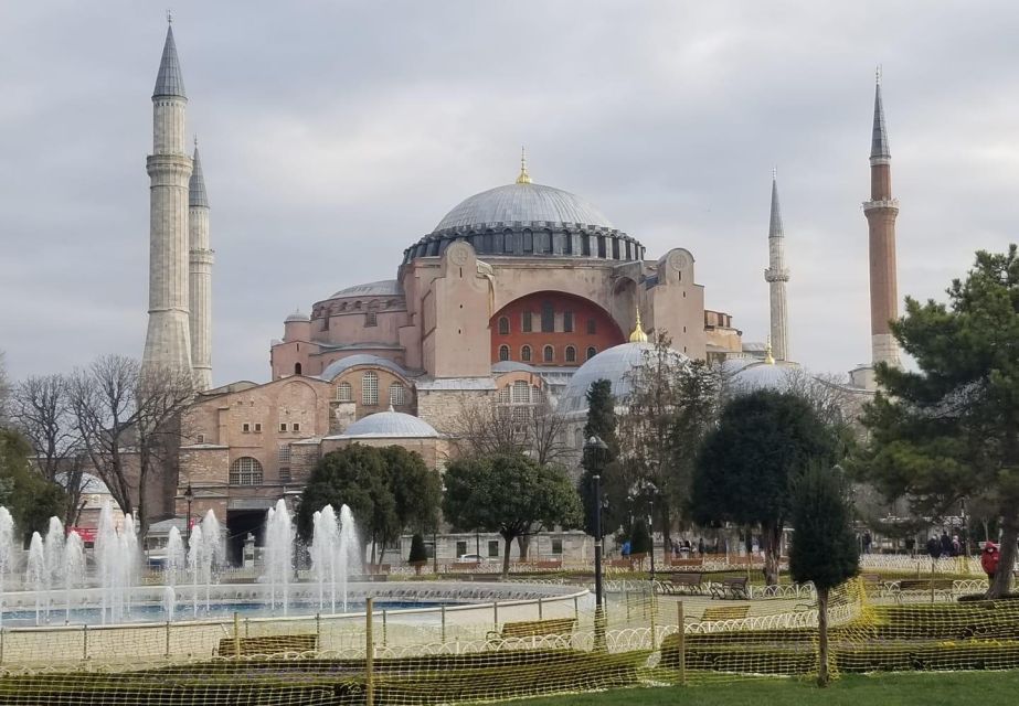 Istanbul Private Full-Day Highlights Tour with Guide - Sultanahmet stops: Hippodrome artifacts and the Blue Mosque’s six-minaret view