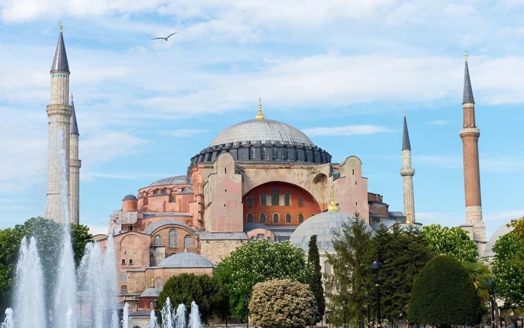 Istanbul: Private Sightseeing 2, 4 or 8 hours with a Local - Sultan Ahmed Mosque and Sultanahmet Square: start with the old-city core