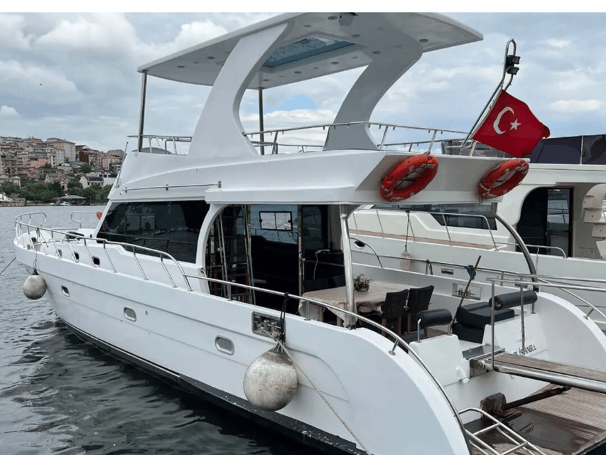 Istanbul: Private Yacht Organization on Bosphorus (14 Meter) - Üsküdar and Harem Sahil Yolu: the ride gains atmosphere