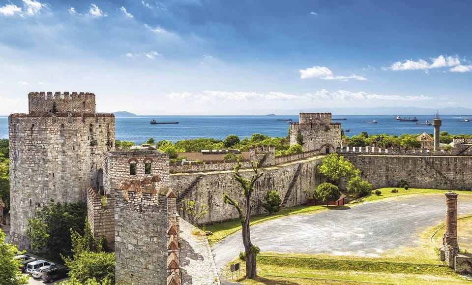 Istanbul Revealed: Historic Pathways and Bosphorus Serenity - Constantinople’s Walls: the fast way to understand Istanbul’s defense history