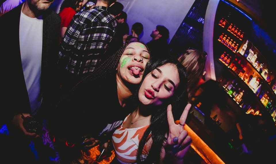 Istanbul: Rooftop Pub Crawl with Party Bus - Timing and pace for a full 7 hours (so you don’t burn out)