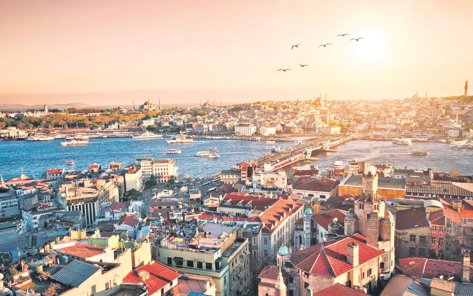 Istanbul: Semi Private Bosphorus Tour - Eminönü port: where the Bosphorus cruise really starts
