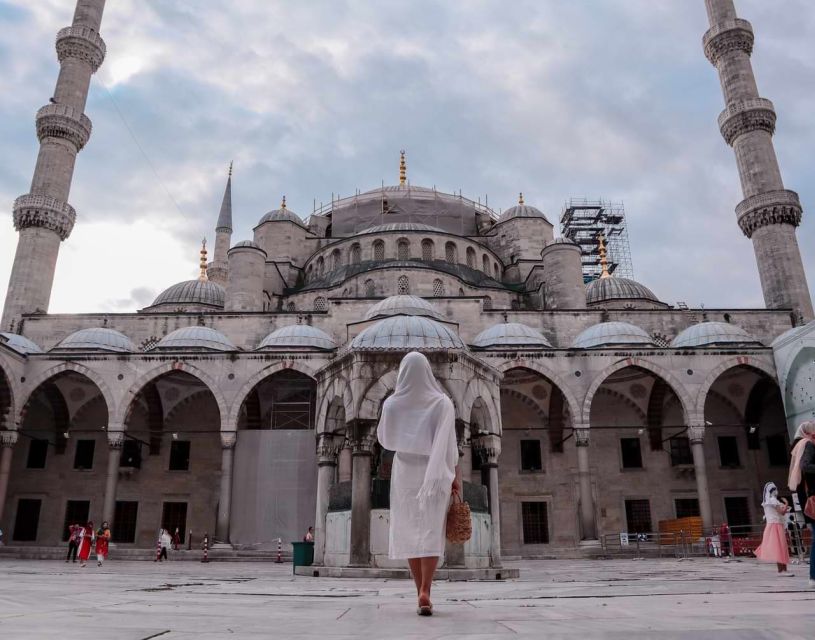 Istanbul-St Sophia,Blue Mosque,Hippodrome Guided Tour - A guided palace-style stop: the Ottoman and Byzantine story in one walk