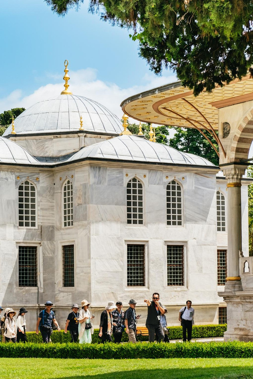 Istanbul: Topkapi Palace and Harem Guided Tour with Ticket - Sacred Relics and Imperial Kitchens: Why the Tour Ends Like This