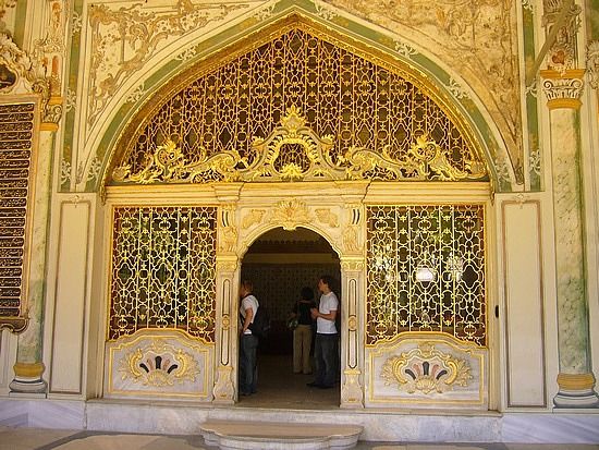 Istanbul: Topkapi Palace Guided Tour - Topkapi’s skip-the-line promise: what it means in real life
