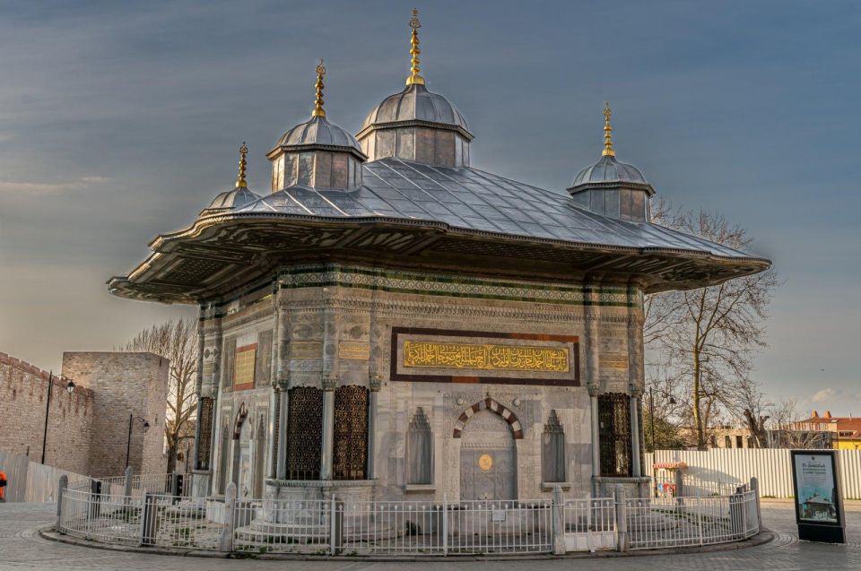 Istanbul: Topkapi Palace Skip-the-Line Ticket & Guided Tour - Crowd levels and accessibility: how the experience feels in real life