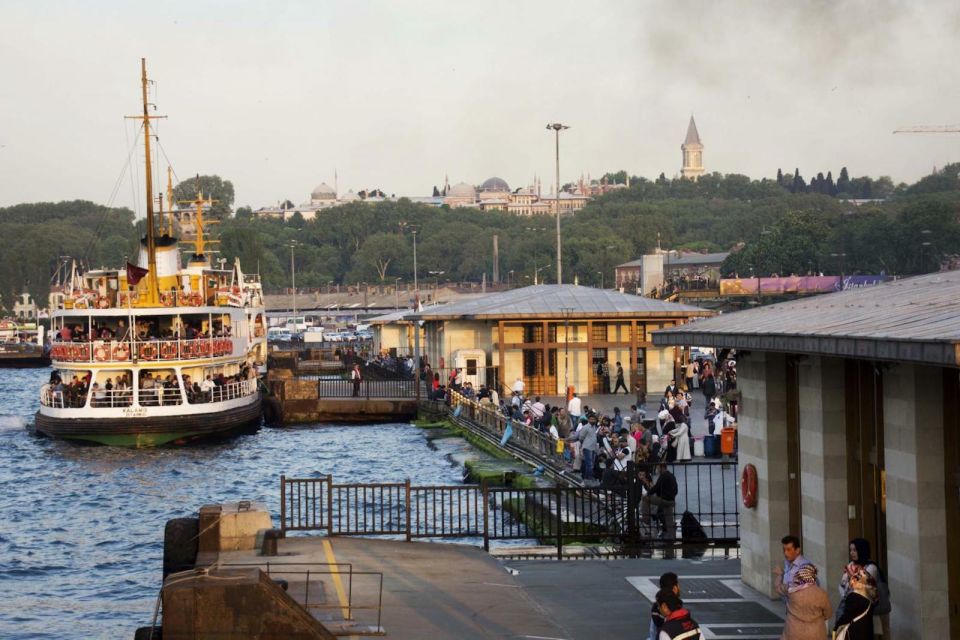 Istanbul: Turkish Food Tour in Kadikoy Across the Bosphorus - What you’ll actually eat: from simit to meze plates