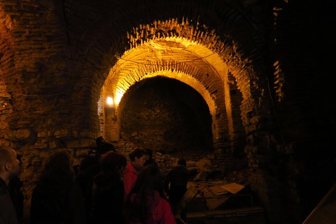 Istanbul Unveiled: A Quest for the Unique and Unusual Jewels - Old Istanbul, but with the lights turned on