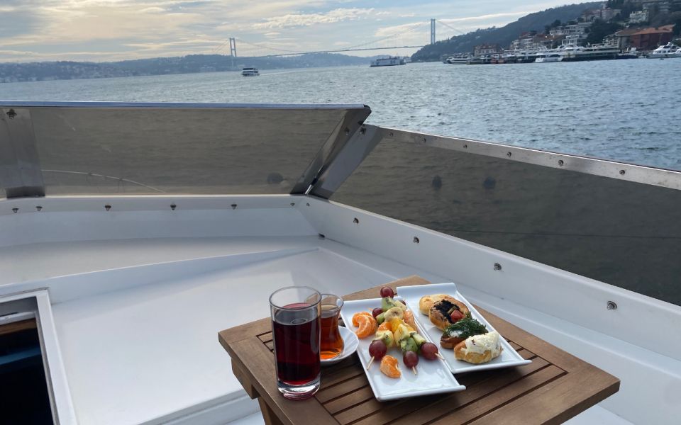 Istanbul:Golden Horn&Bosphorus Sunset Cruise on Luxury Yacht - Çırağan Palace and Ortaköy Mosque: the postcard contrast