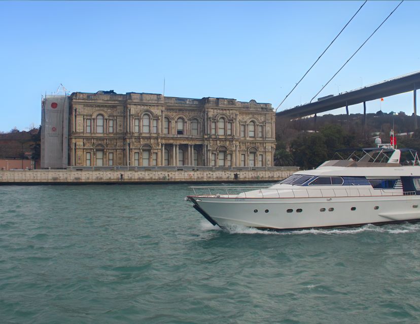 Istanbul:Golden Horn&Bosphorus Sunset Cruise on Luxury Yacht - Galatasaray Islet and Bebek: quieter shores, nicer angles